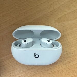 Beats by Dre White Earbud Headphones